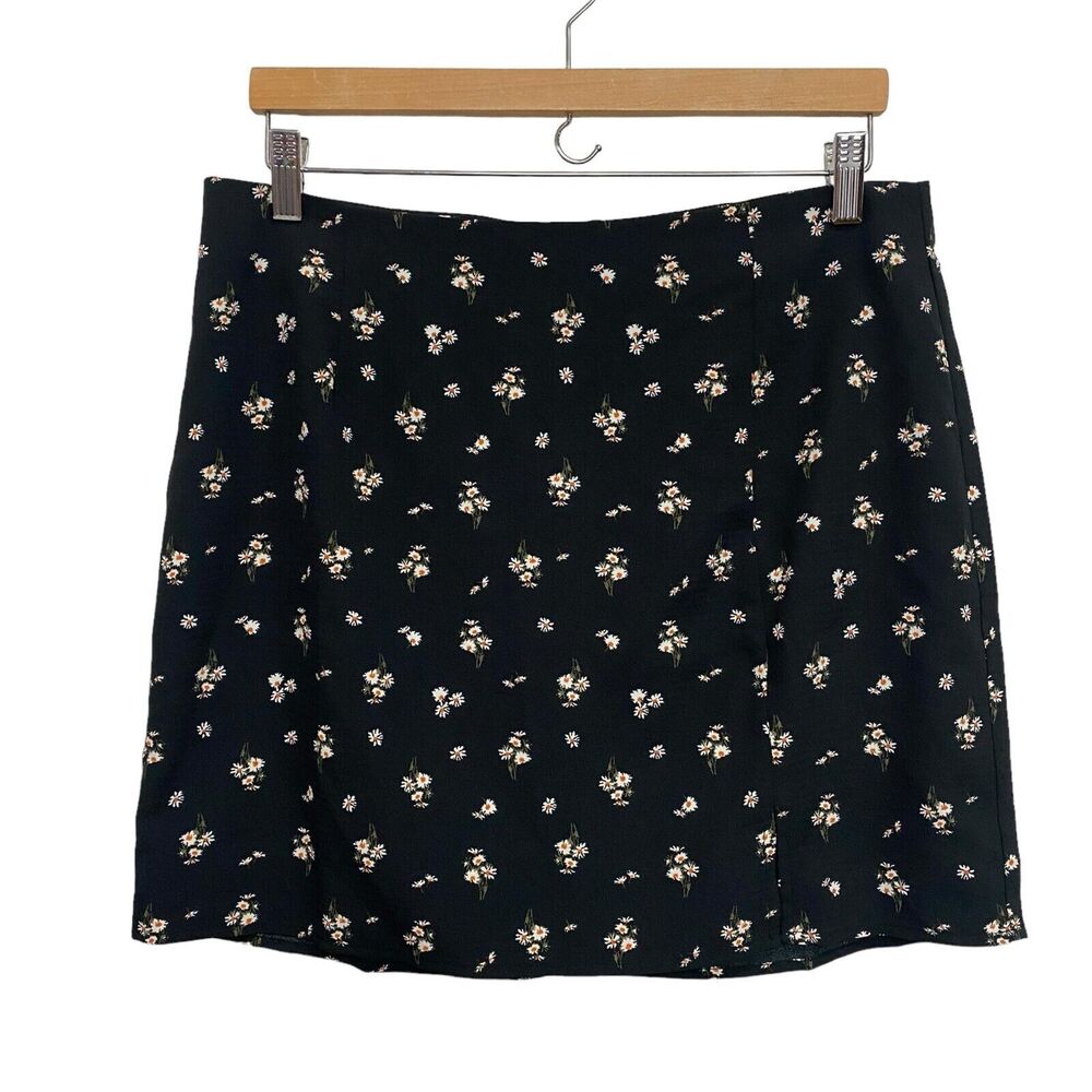 Aeropostale 100% Polyester Black Floral Mini Skirt Back Slit Women's Large Y2K